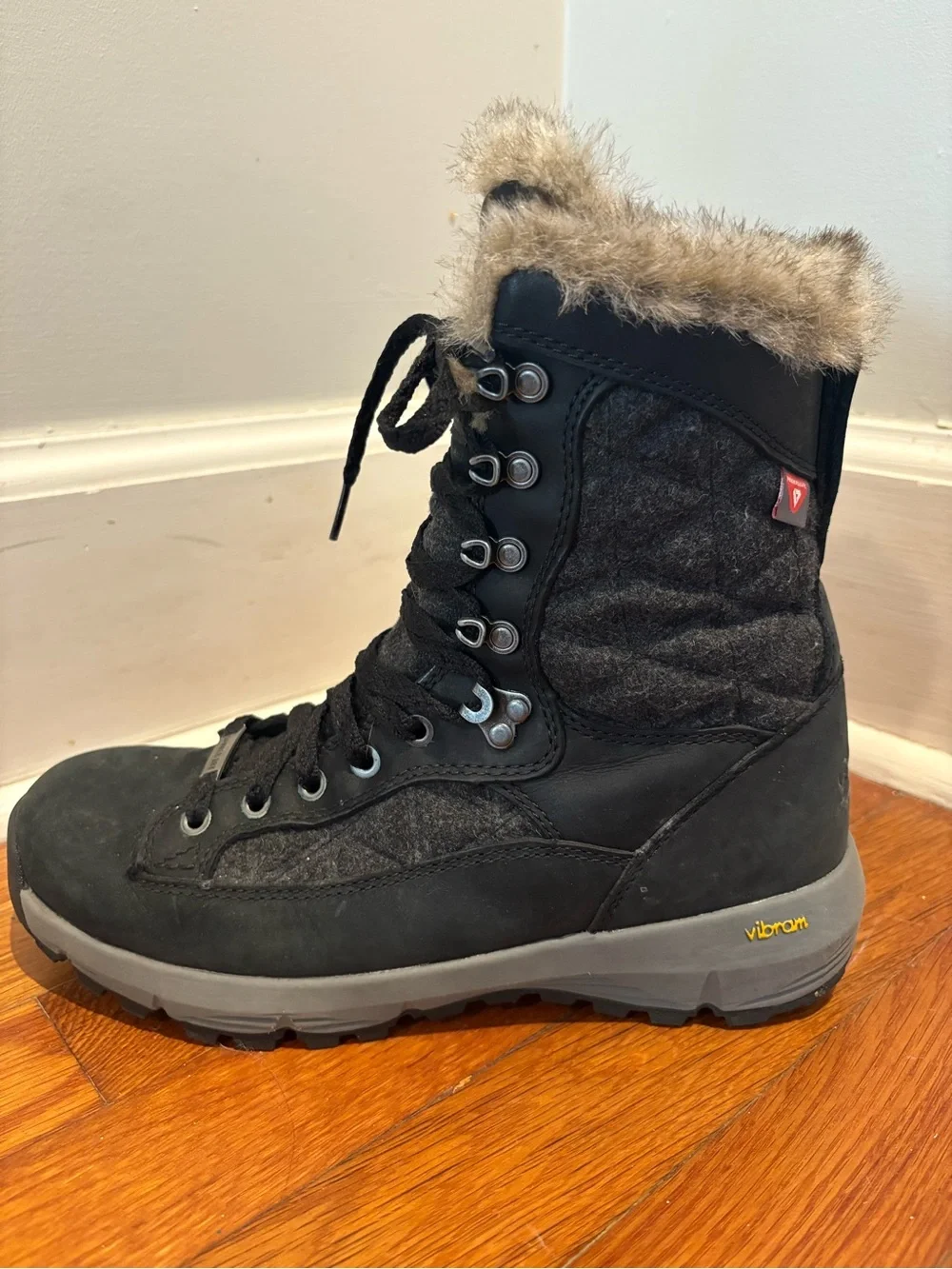Danner Women's Black Winter Lace-Up Boots with Faux Fur Collar, size 8